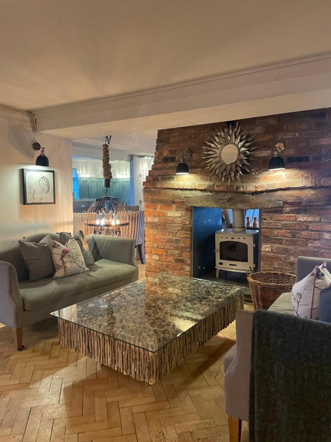 The Wheatsheaf Inn Onneley 외부 사진